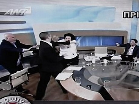 Waduh! Anggota Parlemen Yunani Tampar Wanita Saat Siaran Langsung