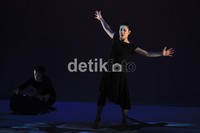 Pertunjukkan ini merupakan rangkaian Indonesia Dance Fastival 2012. Agung Pambudhy/detikcom.