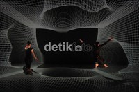 Mereka menciptakan perjalanan khayal melalui lukisan virtual sebanyak ruang puitis yang mereka ekplorasi. Agung Pambudhy/detikcom.