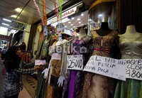 Festival ini menawarkan diskon menarik bagi pengunjung.