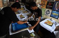 Jelang pemilihan kepala daerah DKI Jakarta usaha sablon kaos meningkat.
