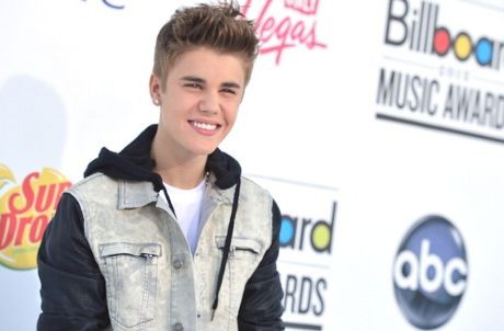 Asik Syuting di London, Justin Bieber Diserbu 300 ABG