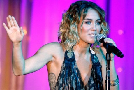 Miley Cyrus Rilis Album Sebelum Menuju Pelaminan