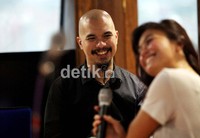 Dalam latihan itu, Agnes mengaku sangat antusias bekerjasama dengan bos Republik Cinta Manajemen itu.