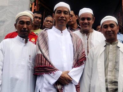 Jokowi Salat Jumat di Al Mamur