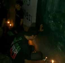 Puluhan Bonek Peringati 7 Hari Kematian Purwo di Stadion Tambaksari
