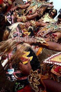 Turonggo Seto berasal dari kata Turonggo dan kata Seto. Turonggo berarti kuda dan Seto adalah putih, jadi kedua makna tersebut mempunyai arti kuda putih.