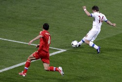 Ceko memperkecil kedudukan menjadi 2-1 melalui Vaclav Pilar di menit ke-52. Vaclav Pilar berhasil membobol gawang Rusia setelah memanfaatkan umpan dari Jaroslav Plasil. Reuters/Tobias Schwarz.