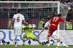 Alan Dzagoev menambah keunggulan untuk Rusia menjadi 3-1 di menit ke-79. Alan Dzagoev berhasil membobol gawang Ceko setelah memanfaatkan umpan Pavlyuchenko. Reuters/Sergio Perez.