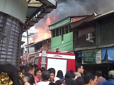 Puluhan Rumah di Kawasan Padat Penduduk di Medan Terbakar