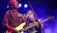 Konser tersebut dibuka dengan tampilan Kaisar.