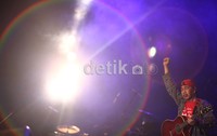 Saung Jabo ikut menghentak lewat Sirkus Barocknya.