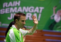 Pemain bintang bulutangkis dunia dari negara Denmark Peter Gade, memberi salam kehangatan dengan melambaikan tangan kepada para peserta grand finalis.