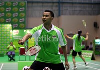 Pemain bintang pelatnas bulutangkis Cipayung yang juga merupakan duta MILO, Tommy Sugiarto, berbagi ilmu pengalaman dan tehnik bermain kepada para peserta grand finalis