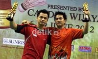 Hendra AG dan Dasuki YS menjuarai kejuaraan bulutangkis ganda putra Yonex Sunrise 4th Mens Doubles Championships 2012