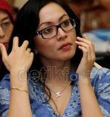 Sambil Gendong Keanu, Ayahanda & Mas Broto Kunjungi Angie