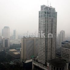 Jakarta Diselimuti Asap, BMKG Imbau Warga Kenakan Masker