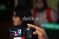 Jurnalis TV merekam proses sidang. Agung Pambudhy/detikcom.