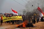 Warga Meruya Demo Minta  Akses Jalan