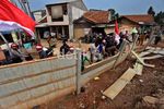 Warga Meruya Demo Minta  Akses Jalan