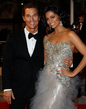 Setelah 6 Tahun Hidup Bareng, Matthew McConaughey & Camila Akhirnya Menikah