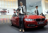 BMW Group Indonesia meluncurkan mobil BMW seri 3 di kawasan Senayan, Jakarta, Senin(11/6/2012).