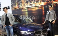BMW melepas 335i seharga Rp 849 juta di diler-diler resmi BMW. Dan untuk seri 328i dan 320i baru bisa didapatkan konsumen pada bulan Oktober 2012, dengan 328i Luxury Line dan Sport Line pada Rp 729 juta dan untuk 320i Luxury Line dan Sport Line pada Rp 649 juta dan Rp 599 juta. Semua harga masih sebelum pajak.