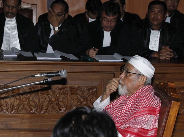 Banting KUHAP, Pengacara Abu Bakar Baasyir Dihukum 7 Hari Kurungan