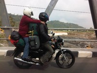Foto diambil di atas Jembatan Kali Krasak Jogjakarta , dalam perjalanan dari Yogyakarta ke Magelang (Foto: Bambang Sudaryanto).