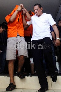 Para pelaku digelandang di Mapolda Metro Jaya, Jakarta, Selasa (12/6/2012).