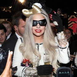 Jadwal Refund Tiket Lady Gaga Kategori Tribune 1 Orange & Green