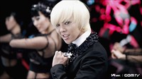 Tampil pirang untuk album solo Heartbreaker. GD mengaku rambut ini adalah rambut favoritnya. (YG Entertainment).