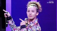 Bergaya afro untuk album duetnya bersama TOP. (YG Entertainment).