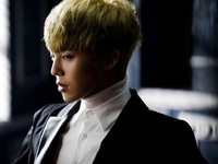 Video klip terakhir That XX GD kembali berambut pirang. (YG Entertainment)