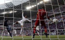Di laga Grup D tersebut Joleon Lescott membawa Inggris terlebih dulu memimpin lewat gol yang ia cetak saat pertandingan memasuki menit 30. Reuters/Michael Buholze.