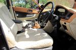 Mobil Berinterior dari Rotan