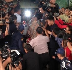 2 Orang Pembantu Neneng WN Malaysia