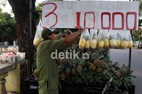 Dengan menggunakan mobil, para pedagang tidak harus mengeluarkan biaya sewa toko.