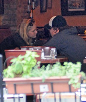 Ciee..Leonardo DiCaprio Makin Mesra dengan Pacar Barunya