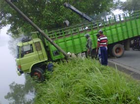 Korban Tewas Kecelakaan Truk Vs L 300 Bertambah