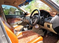 Rookie ala modifikator pemula Ansori ini memadukan interior dengan kulit berwarna coklat layaknya kulit ular, lengkap dengan bulu yang memberikan nuansa coklat. Luthfi Andika/detikOto.