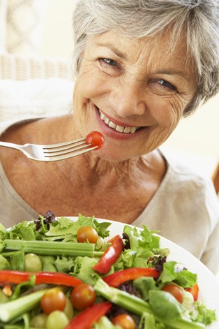 Makan ini Perlu Dihindari Ketika Menopause