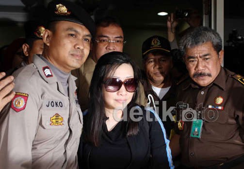 Ditempatkan di Sel Isolasi, Sherny Masih Shock