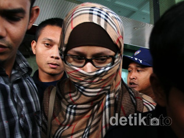 Neneng Digiring ke Rutan KPK
