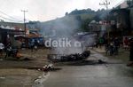 Jayapura Rusuh, Mobil dan Motor Dibakar