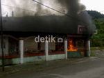 Jayapura Rusuh, Mobil dan Motor Dibakar