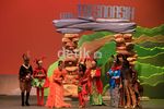 Semut Merah-Semut Hitam Beraksi