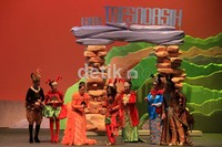 Pengarah seni dan sutradara adalah Titiek Puspa. Pertunjukkan ini berlangsung selama 2 Jam. Agung Pambudhy/detikcom.