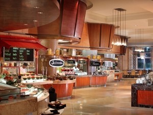 Dinentertainment, Bersantap Seafood Dalam Suasana Broadway