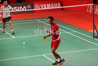 Sony Dwi Kuncoro, benar-benar telah kembali kepada permainan terbaiknya. Setelah sukses mengalahkan Peter Gade pada babak pertama Djarum Indonesia Open 2012, giliran Taufik Hidayat berhasil ia singkirkan.